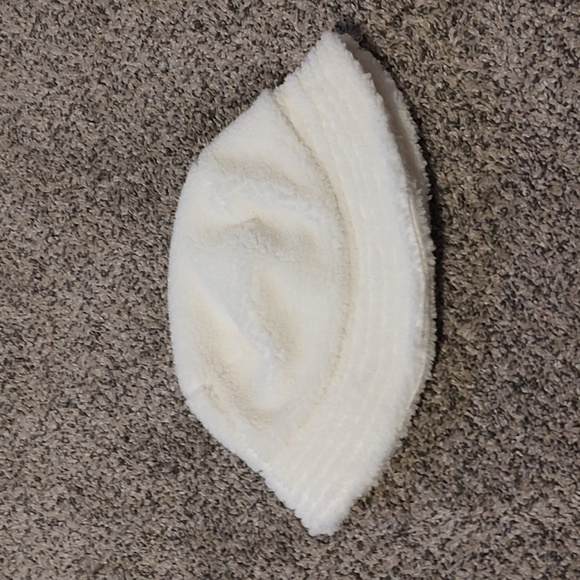 Girls Fuzzy Justice Bucket hat - Picture 5 of 5